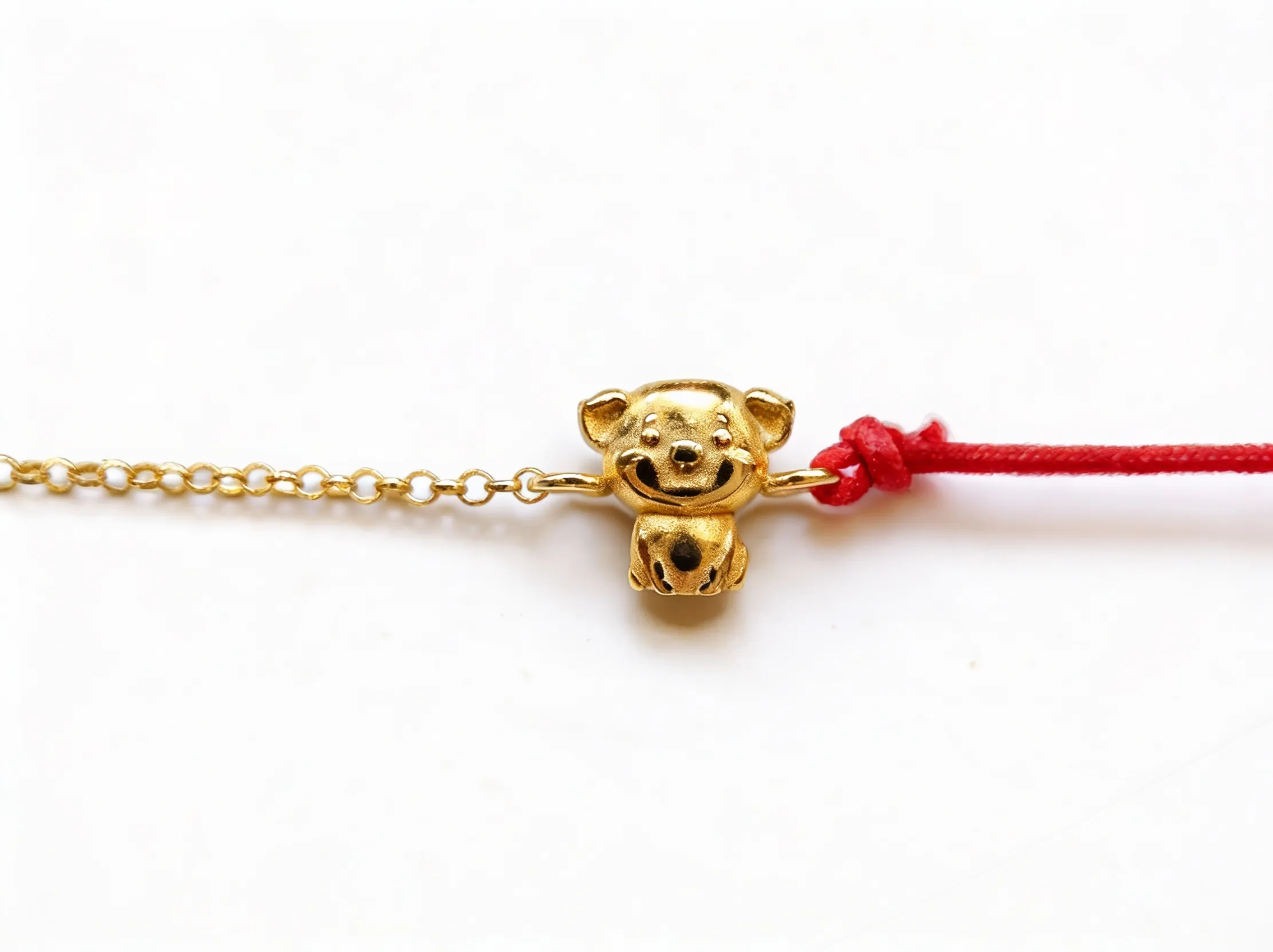 pig_red string bracelet_01